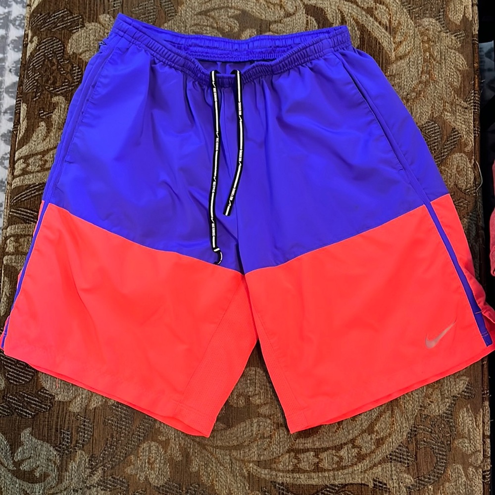 SOLD —————-Mens Nike Dry Fit Shorts